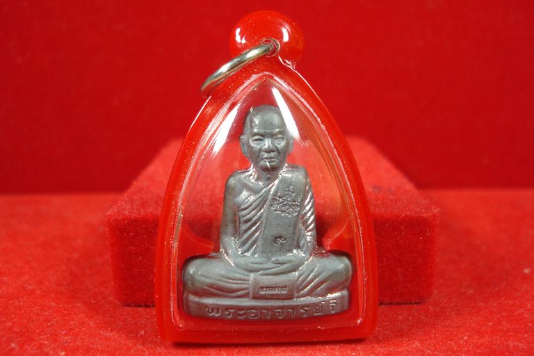 รูปเหมือนปั้ม รุ่นแรก เนื้อตะกรุดโทน พระอาจารย์จิ วัดหนองหว้า เพชรบุรี