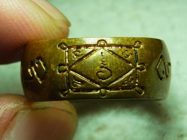 แหวนปลอกมีดหลวงพ่อกวย อ.ตั้วสร้าง (หลวงปู่หมุนเสก) ขนาด 1.9 cm