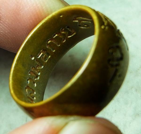 แหวนปลอกมีดหลวงพ่อกวย อ.ตั้วสร้าง (หลวงปู่หมุนเสก) ขนาด 1.9 cm