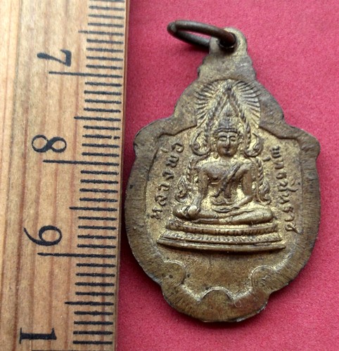 10 บาท... กับ เหรียญหลวงพ่อพุทธโสธร หลัง พระพุทธชินราช ....JB704