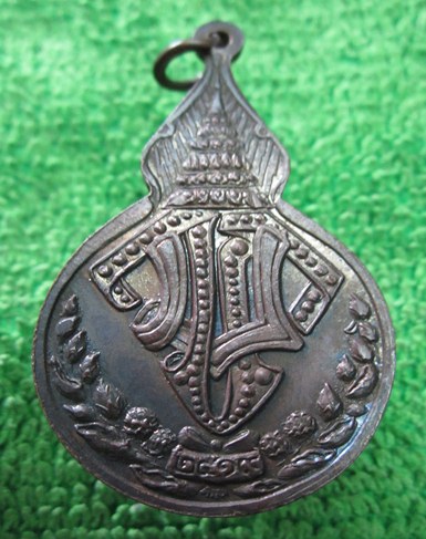 เหรียญยืนหลวงปู่แหวน สุจิณโณ ปี 19 สวย ๆ ราคา เบา ๆ คับผม 