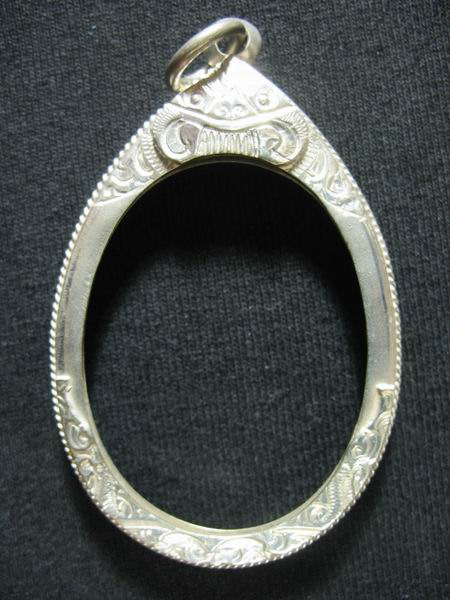 อยากขาย ๆ 600.- กรอบเงิน มือ2 ใส่เหรียญรูปไข่ขนาดใหญ่