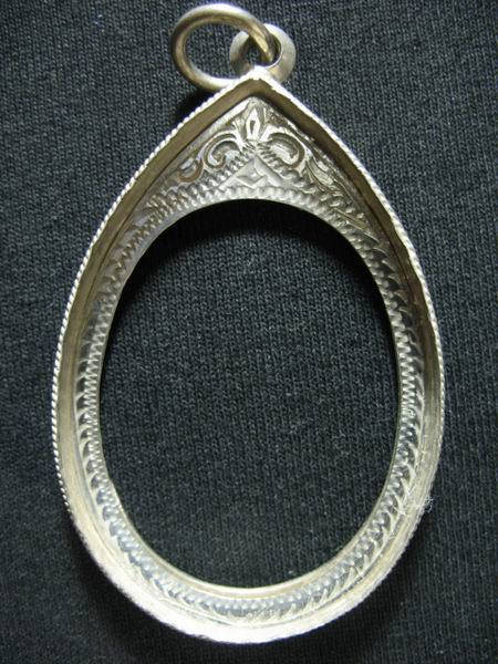 อยากขาย ๆ 600.- กรอบเงิน มือ2 ใส่เหรียญรูปไข่ขนาดใหญ่