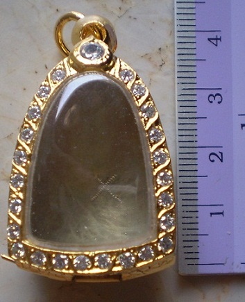 ตลับเงินปิดหลัง ล้อมเพชร ชุบทองแท้  ใส่ รูปหล่อลอยองค์เล็ก เคาะเดียว 