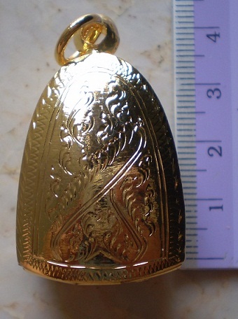 ตลับเงินปิดหลัง ล้อมเพชร ชุบทองแท้  ใส่ รูปหล่อลอยองค์เล็ก เคาะเดียว 