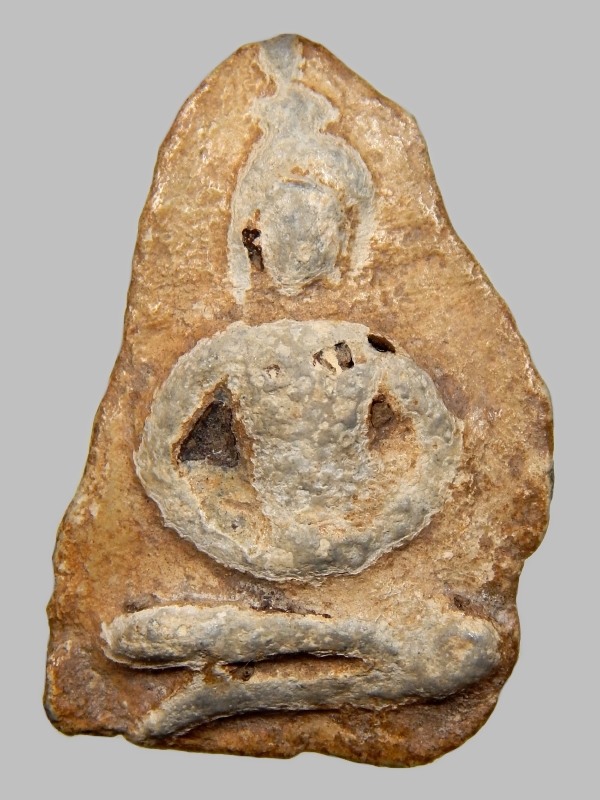 พระร่วงนั่ง สนิมแดง กรุดงสัก จ.กาญจนบุรี