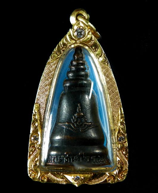 พระเกษเจดีย์ คณะศิษย์ ร.ร.นายเรืออากาศ สร้างถวาย หลวงพ่อชาวัดหนองป่าพง (พ.ศ. 2517)