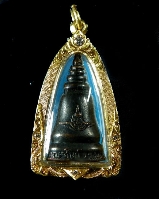 พระเกษเจดีย์ คณะศิษย์ ร.ร.นายเรืออากาศ สร้างถวาย หลวงพ่อชาวัดหนองป่าพง (พ.ศ. 2517)