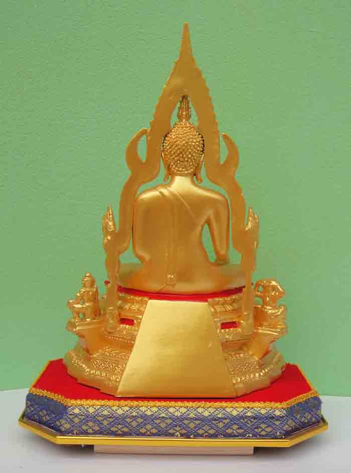 พระพุทธชินราชเนื้อเหล็กน้ำพี้แต่งผิวปิดทอง ขนาดหน้าตัก 5 นิ้ว ความสูง 12 นิ้ว ฐานกว้าง 7 นิ้ว พร้อมต