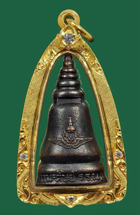 พระเกษเจดีย์ คณะศิษย์ ร.ร.นายเรืออากาศ สร้างถวาย หลวงพ่อชาวัดหนองป่าพง (พ.ศ. 2517) 