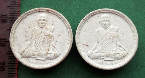 ผงพระอาจารย์จันทร์ วัดป่าชัยรังสี จ.สมุทรสาคร (แดง 20 บาท) NB735