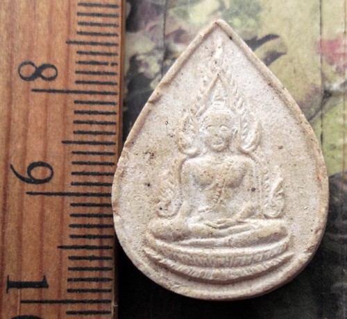 10 บาท กับ ผงพระพุทธชินราช วัดใหม่ปีนเกลียว จ.นครปฐม ..AD359