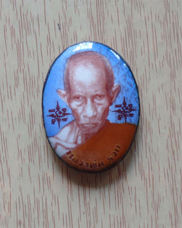 ล็อกเก็ต(เล็ก)หลวงพ่อรวย รุ่นชนะจน ปี56 ฉากน้ำเงิน วัดตะโก อยุธยา