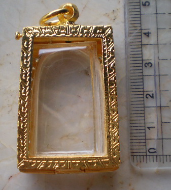 ตลับเงินแกะลาย  ล้อมเพชร  ชุบทองแท้  ใส่พระสมเด็จ  เคาะเดียว 