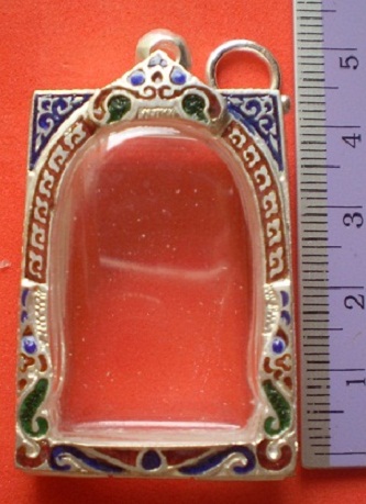 ตลับเงินลงยา  เต็มใบ มีเข็ม  ใส่พระสมเด็จ  เคาะเดียว 