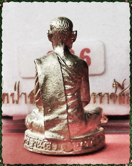 รูปหล่อ6รอบ หลวงพ่อพุธ ฐานิโย วัดป่าสาลวัน เนื้อเงินก้นเงิน โค๊ด NO.626  วัดใจแดง 1000
