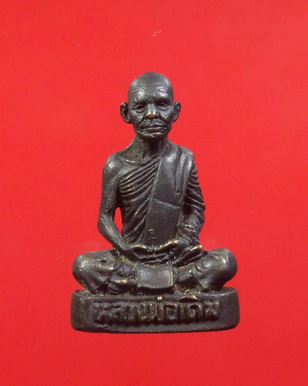 รูปเหมือนหลวงพ่อเดิม วัดหนองโพธิ์ ตอกเลขใต้ฐาน ... 