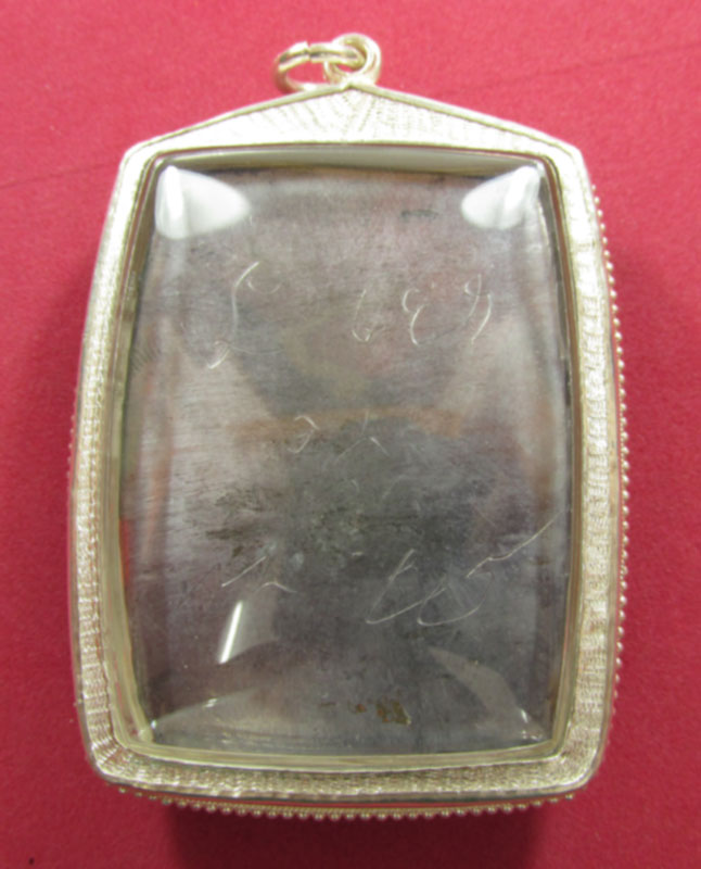 เหรียญเนื้อตะกั่วลองพิมพ์ไม่ตัดปีกหลังเรียบจารสารพัดดีพระอาจารย์แหวน ทยาลุโก เลี่ยมเงินลงยา