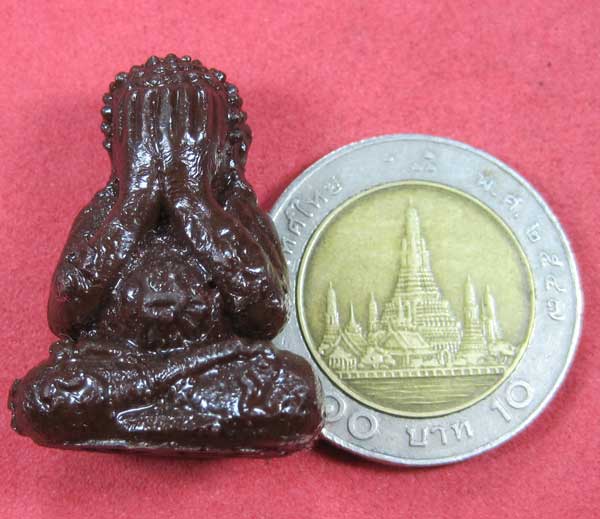 พระปิดตาเนื้อผงว่านมีจารเลข ๑๒ สวยมากครับพระบ้านแบบเหมา มีบางท่านว่าเป็นพระสายอิสานครับ