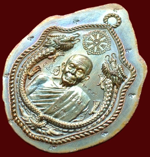 เหรียญมังกรคู่ สมปรารถนา เนื้อพระประธาน ไม่ตัดปีก โค๊ตทองคำ ๙ รอบ ในชุดทองคำ No.217 สร้าง 599 เหรียญ