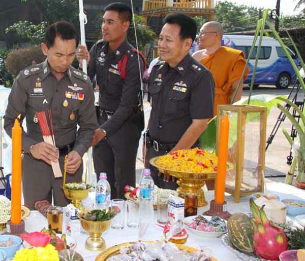 รูปหล่อโบราณหลวงปู่คำบุ คุตฺตจิตฺโต วัดกุดชมภู จ.อุบลราชธานี ฐานภูเขาโบราณ (พิมพ์เล็ก)แชมป์สายอิสาน