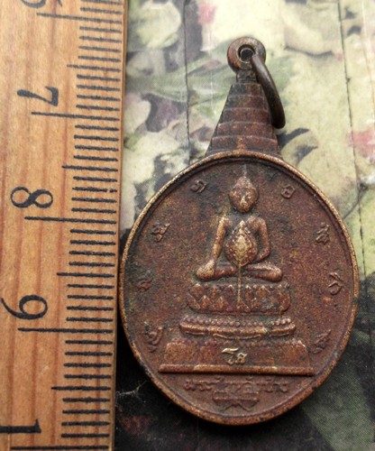10 บาท กับ เหรียญพระชัยหลังช้าง ...AD704