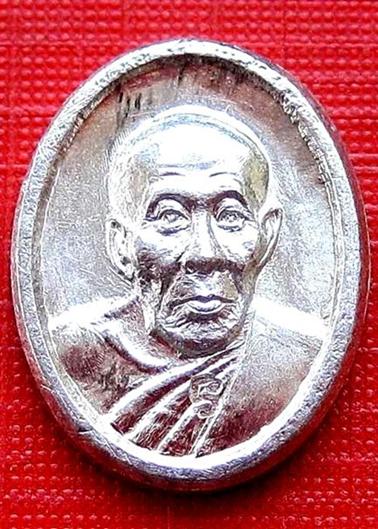 เหรียญเม็ดแตงเนื้อเงินหลวงปู่คำบุ วัดกุดชมภู อุบลราชธานี