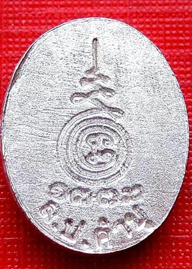 เหรียญเม็ดแตงเนื้อเงินหลวงปู่คำบุ วัดกุดชมภู อุบลราชธานี