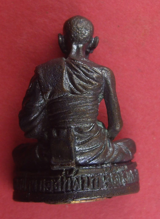 หลวงพ่อหลิว วัดไร่แตงทอง  รูปหล่อรมดำ ขนาด 1 นิ้ว  สวยสมบูรณ์