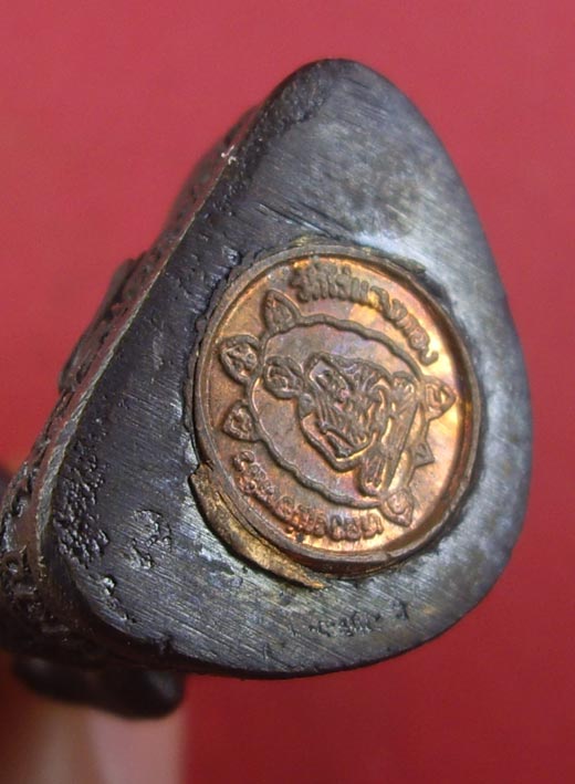 หลวงพ่อหลิว วัดไร่แตงทอง  รูปหล่อรมดำ ขนาด 1 นิ้ว  สวยสมบูรณ์