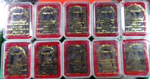 พระผงเจริญพร ๘๘ หลวงปู่คำบุ 10 องค์ พร้อมกล่องเดิม