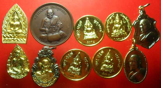 เหรียญหลวงพ่อแพ วัดพิกุลทอง สิงห์บุรี10องค์เคาะเดียวแดง