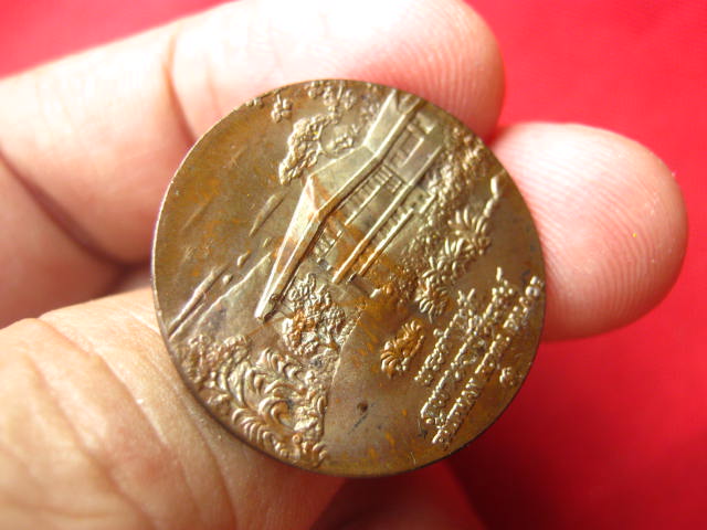 เหรียญประจำจังหวัดสกลนคร หลังพระตำหนักภูพานราชนิเวศน์ บล็อกกองกษาปณ์ สวยคมชัด