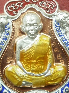 เหรียญ ลพ.คูณ รุ่นเลื่อนขั้น 91 ประกบองค์เงินกนกเงินลงยา เนื้อทองแดงขัดเงา เลข 1423 สภาพสวยมาก