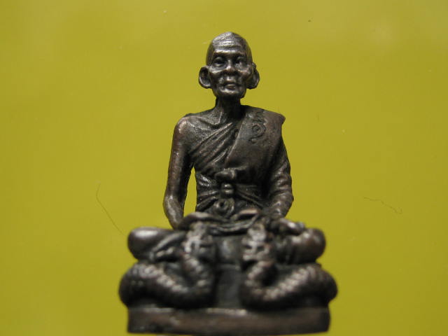 หลวงปู่คำพันธ์ รูปเหมือน นั่งพญานาค ปี42 เนื้อนวะโลหะ กล่อ งเดิม