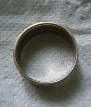 แหวนเงิน...เส้นผ่าศูนย์กลาง 2 ซม......เคาะเดียว