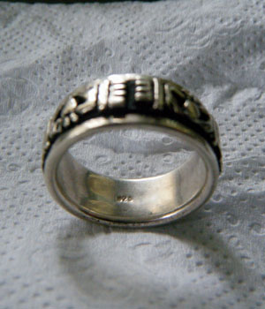 แหวนเงิน...เส้นผ่าศูนย์กลาง 2 ซม......เคาะเดียว