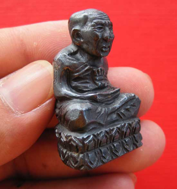 หลวงปู่ทวด วัดช้างให้ จ.ปัตตานี แร่เหล็กไหล หลวงปู่คำบุ หลวงปู่อ่อง หลวงปู่เนย หลวงปู่ฤาษี ฯลฯ