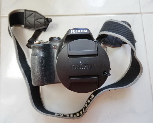 ขายกล้อง FUJI FINEPIX รุ่น SL 260 สภาพสวยมาก ไม่ตกไม่เคยซ่อม อุปกรณ์ยกกล่อง ใช้งานปกติ ไม่มีรอยใดๆ