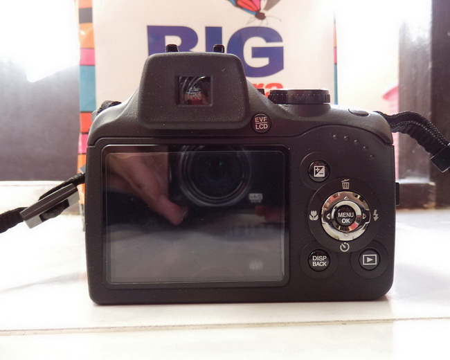 ขายกล้อง FUJI FINEPIX รุ่น SL 260 สภาพสวยมาก ไม่ตกไม่เคยซ่อม อุปกรณ์ยกกล่อง ใช้งานปกติ ไม่มีรอยใดๆ
