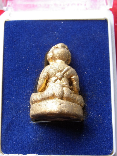 กุมารทองโชคทวี เนื้อผงดิน ๗ ป่าช้า กล่องเดิม