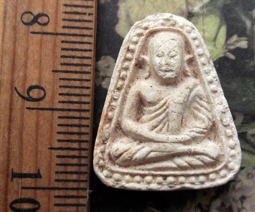 10 บาท กับ ผงหลวงพ่อเงิน วัดบางคลาน  ...AD344