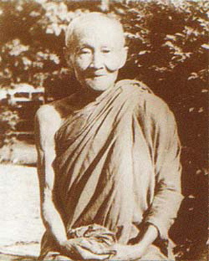 เหรียญ หลวงปู่จันทร์  เขมิโย รุ่น 4 (รุ่น หน้าไฟ) ปี 2521 เนื้อทองแดง สวยแชมป์ (เคาะเดียว)