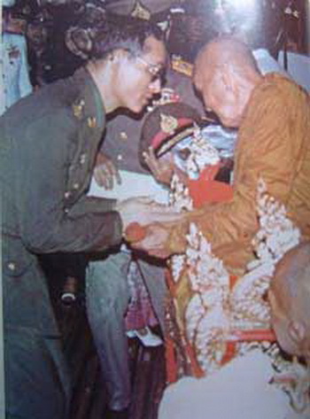 เหรียญหลวงพ่อผาง จิตตคุตโต รุ่น เจติยานุสรณ์ ปี 2520 เนื้อทองแดงรมดำ สวยแชมป์โลก (เคาะเดียว)