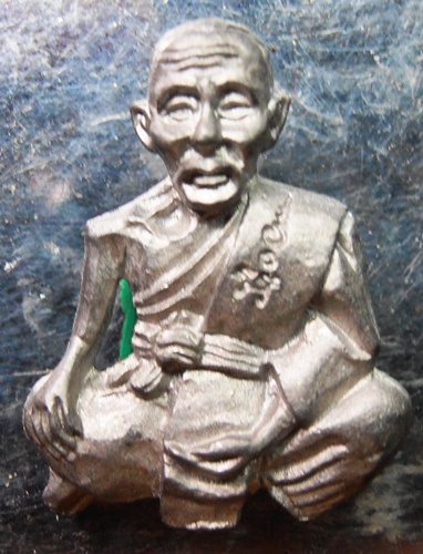 รูปเหมือนปั๊มหลวงพ่อจงวัดหน้าต่างนอกเนื้อตะกั่วตอกโค๊ตสวยมากครับ