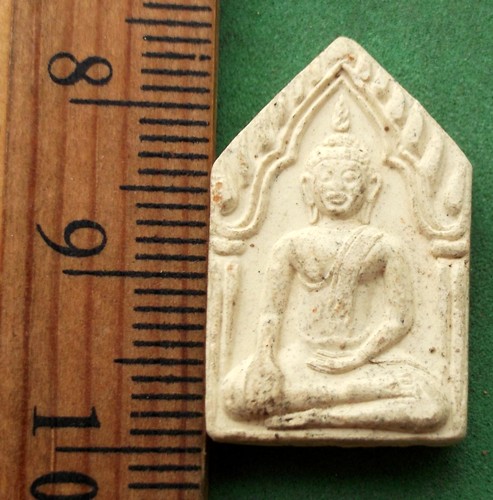 10 บาท กับ ผงหลวงพ่อเพชร วัดกลางวรวิหาร จ.สมุทรปราการ  ..KA51