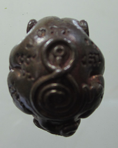 ลูกอมเสืออาคมรุ่นแรก ล.พ. พูล  วัดไผ่ล้อม  จ. นครปฐมเนื้อนวโลหะ