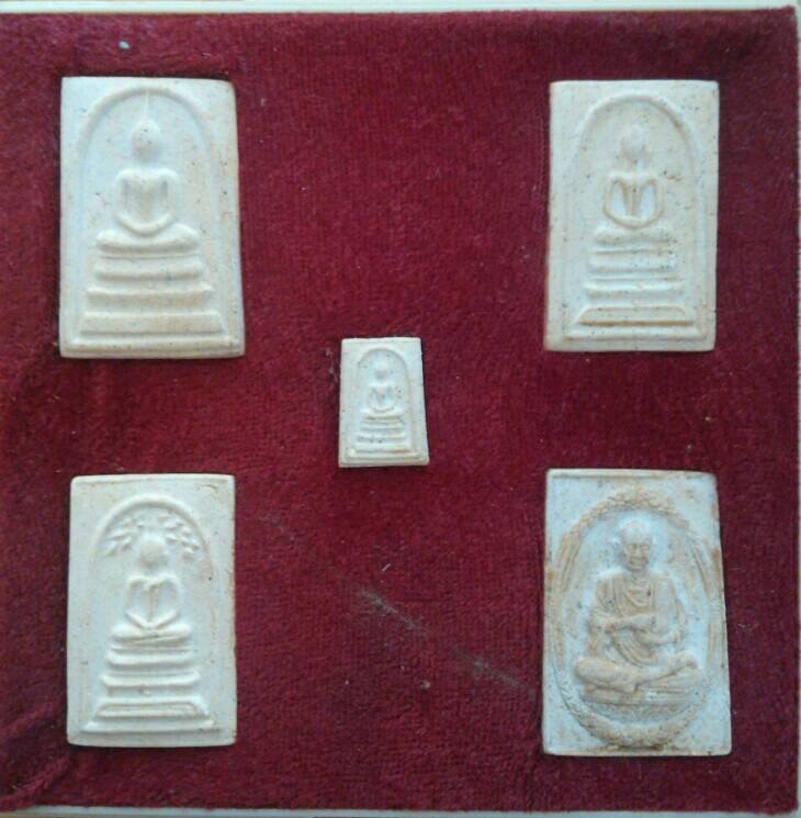 **เคาะเดียวครับ** ชุดพระสมเด็จ วัดระฆัง รุ่นอนุสรณ์ 118 ปี ปี 2533 กล่องเดิม 