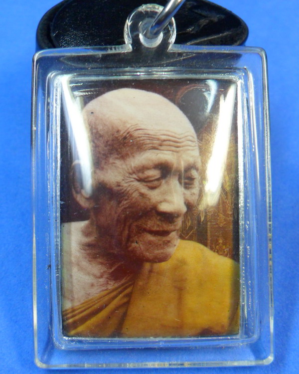 ล็อกเกตฉากวิมาน หลวงปู่กาหลง เขี้ยวแก้ว หมายเลข 1622