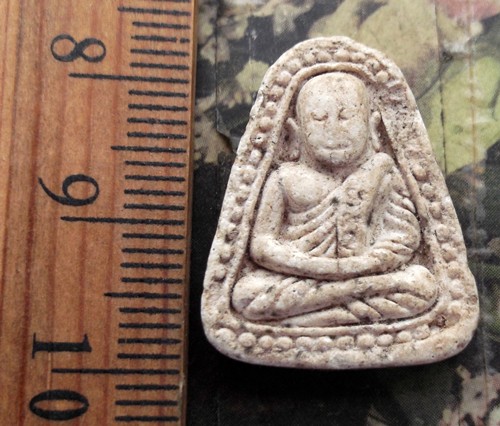 10 บาท กับ ผงหลวงพ่อเงิน รุ่นปลดหนี้...AD306